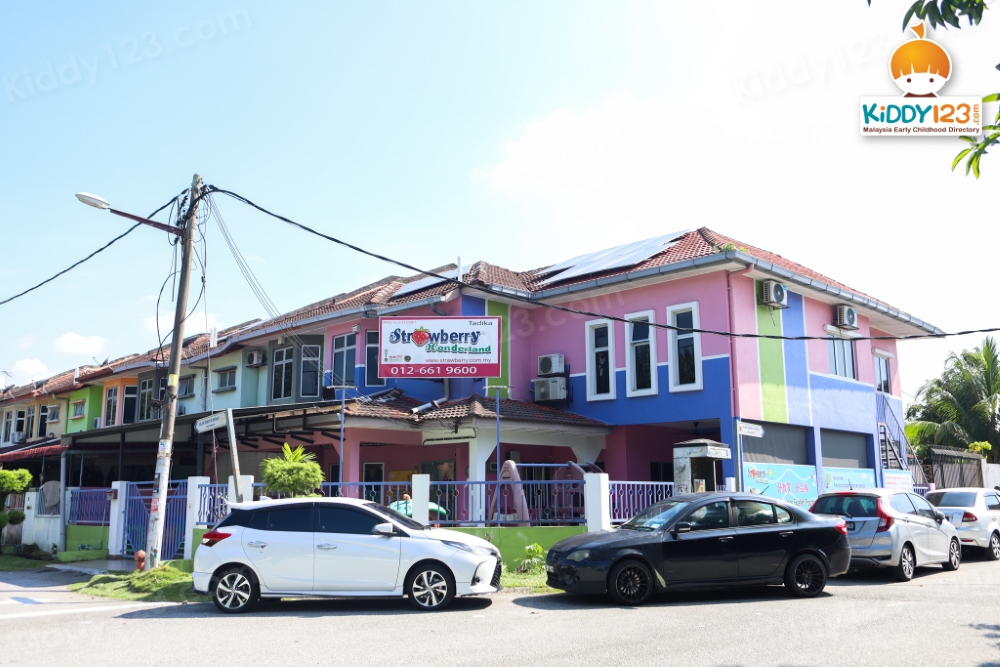 Strawberry Wonderland, Semenyih Mewah