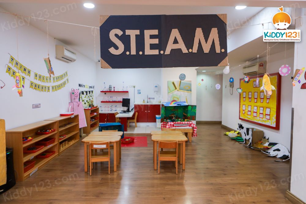 The children’s house Montessori, Bruas