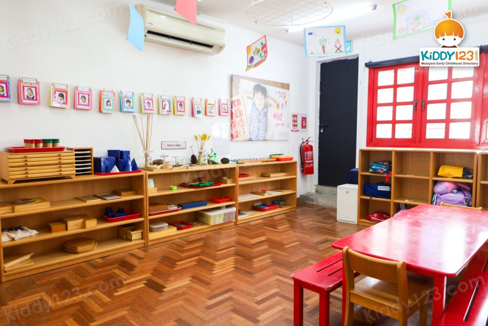The children’s house Montessori, Bruas