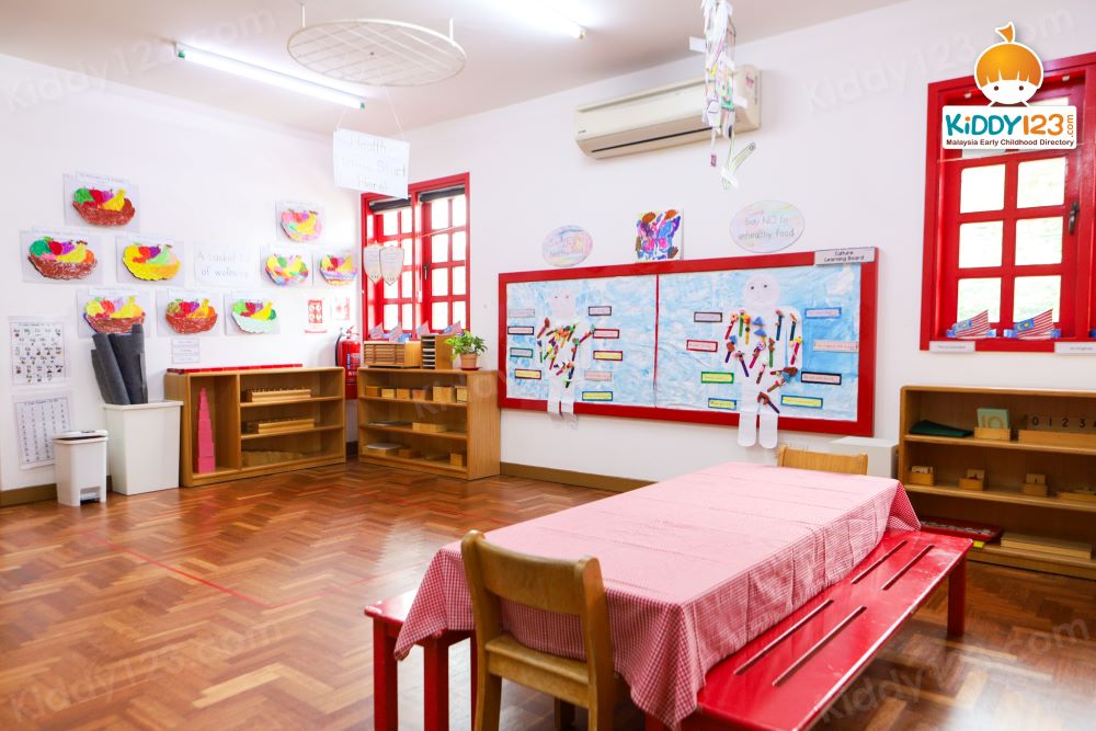 The children’s house Montessori, Bruas