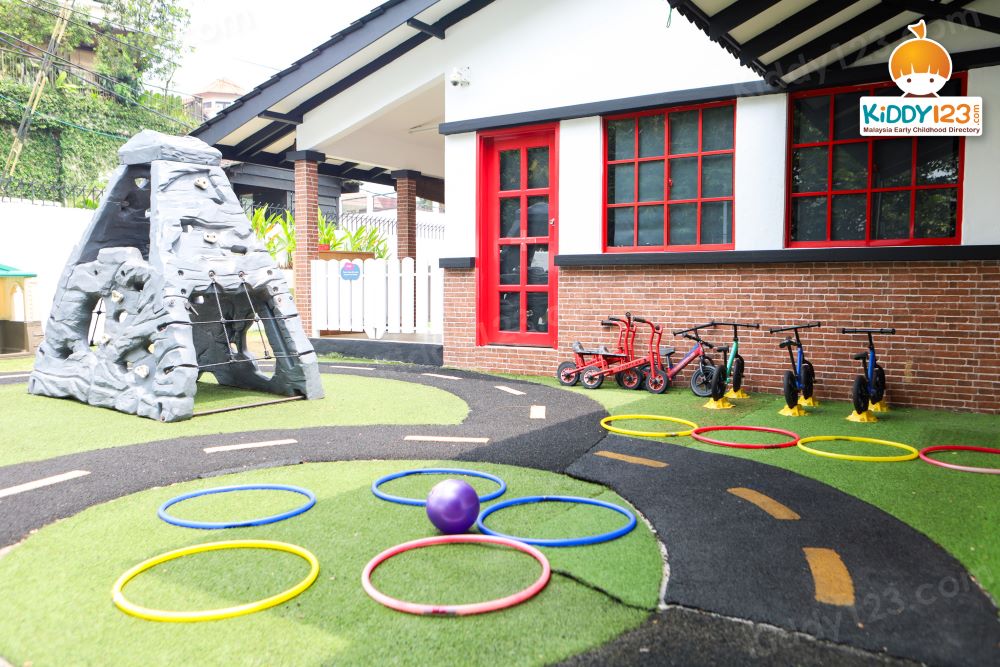 The children’s house Montessori, Bruas
