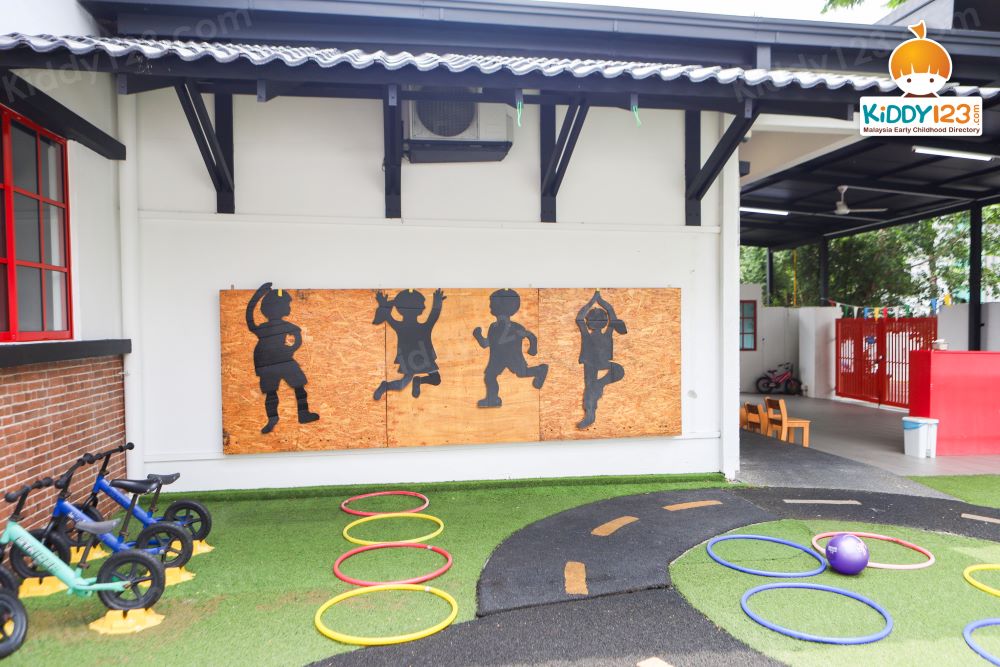 The children’s house Montessori, Bruas