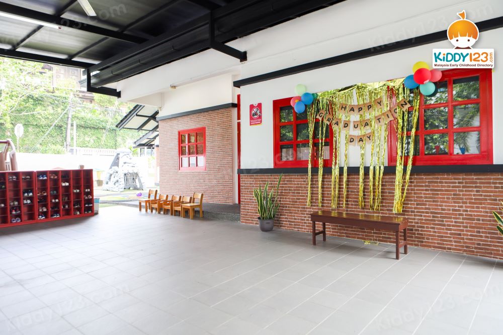 The children’s house Montessori, Bruas