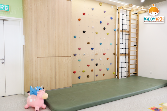 Knowledge Tree Montessori Kindergarten, Eco Ardence