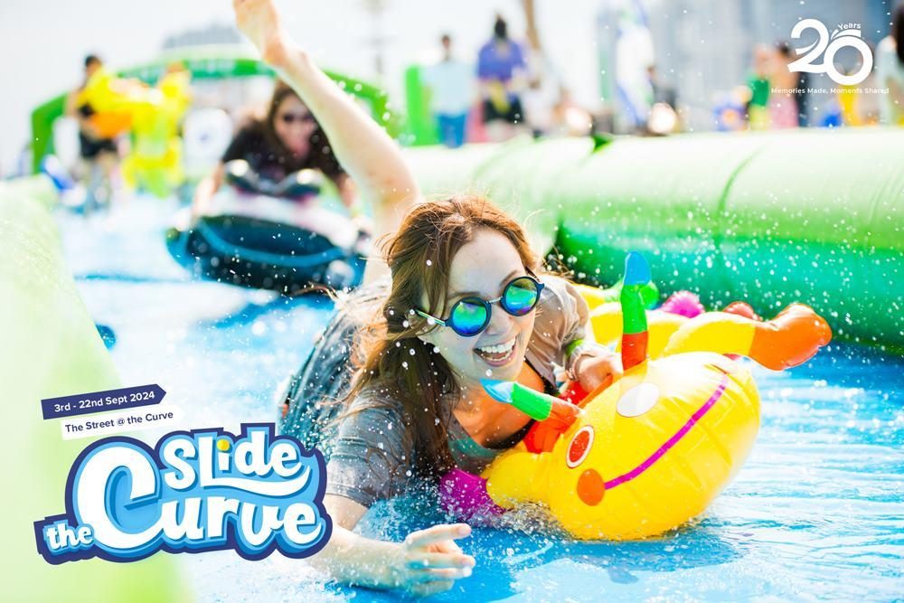 Experience Slide the Curve : Malaysia’s First Water Slide within a Shopping Mall !