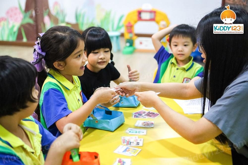 Bright Star Chinese Education (Primary School Day Care & Tuition), Desa Sri Hartamas (Kuala Lumpur)