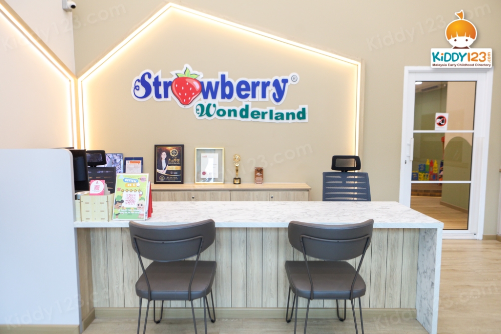 Strawberry Wonderland Eco Majestic Premium Centre, Semenyih