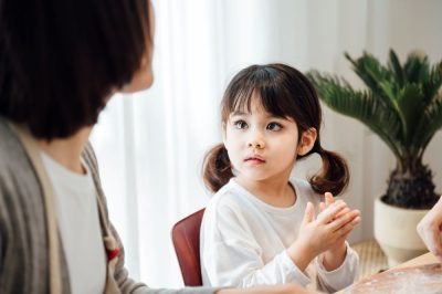 Parenting Phrase Heard at Daycare Sparks Debate Over Children’s Emotions | KiddyNews