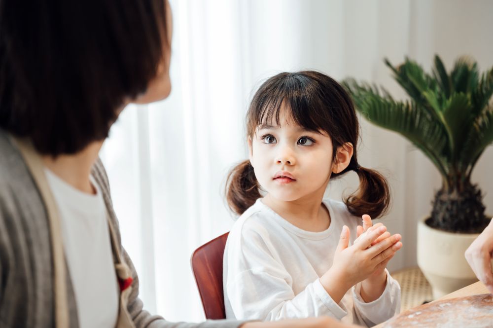 Parenting Phrase Heard at Daycare Sparks Debate Over Children’s Emotions | KiddyNews