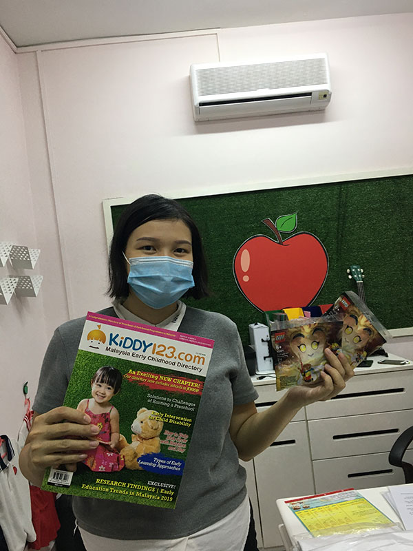 Tadika Big Apple and Tadika Anak Manis teachers receiving LEGO polybags and free Kiddy123 magazines