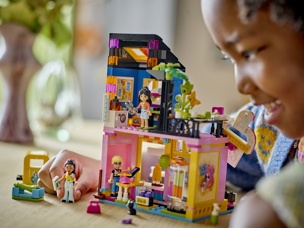 Empowering Girls Brick by Brick LEGO Empowering Girls Brick by Brick LEGO